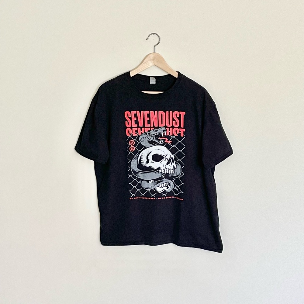 Sevendust Skull Snake Graphic Black Band Tour T Shirt Adult size XL